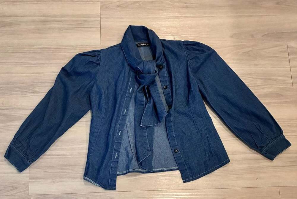 Women’s Leightweight Denim Blouse Size XS Blue Tie Neck Long Sleeve Button Down